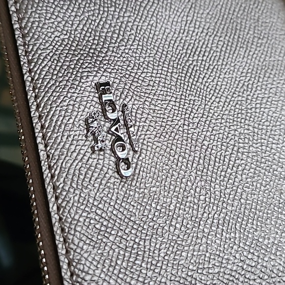 NWT Coach Leather Wristlet ❤️ - Picture 5 of 6